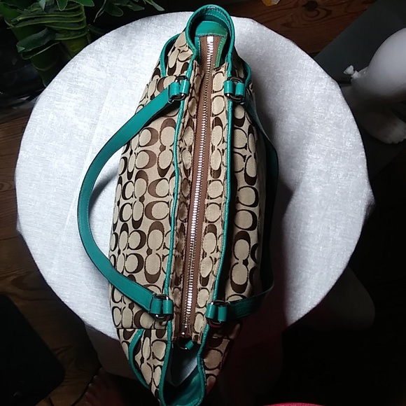 Sold Coach Park signature Carrie tote jacquard print with green leather trim - Picture 7 of 10